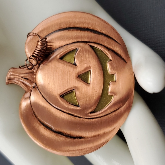 Hallmark Cards Jewelry - Hallmark Cards Halloween Jack-'O-Lantern Brooch